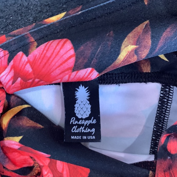 Red floral active wear set Pineapple Clothing - Picture 7 of 8